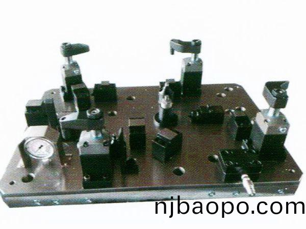 齒(chi)輪室罩蓋(gai)液(ye)壓裌具(ju)